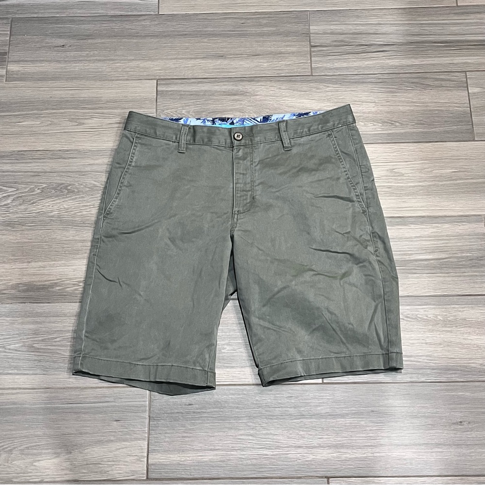 Tommy Bahama Khaki Chino Shorts Mens 32 Golf Pockets Casual Stretch 10in Inseam